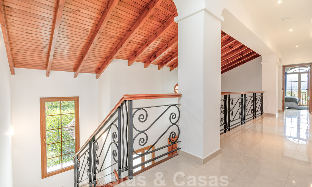 Elegante villa de lujo en venta en una gran parcela en Mijas, Costa del Sol 38970