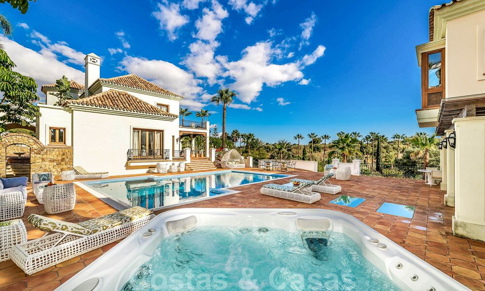 Majestuosa propiedad palaciega en venta casita de invitados independiente y total privacidad rodeada de campos de golf en Benahavis - Marbella 38988