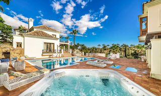 Majestuosa propiedad palaciega en venta casita de invitados independiente y total privacidad rodeada de campos de golf en Benahavis - Marbella 38988 