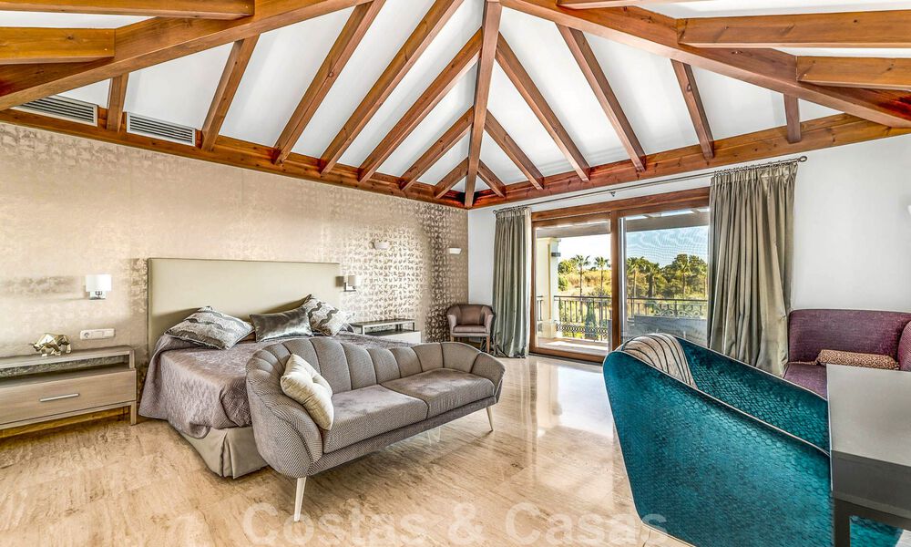 Majestuosa propiedad palaciega en venta casita de invitados independiente y total privacidad rodeada de campos de golf en Benahavis - Marbella 38995