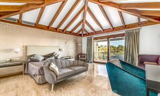 Majestuosa propiedad palaciega en venta casita de invitados independiente y total privacidad rodeada de campos de golf en Benahavis - Marbella 38995 