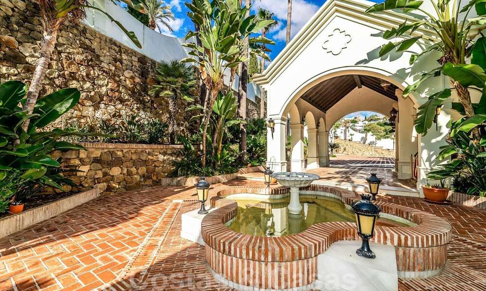Majestuosa propiedad palaciega en venta casita de invitados independiente y total privacidad rodeada de campos de golf en Benahavis - Marbella 38999
