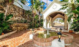 Majestuosa propiedad palaciega en venta casita de invitados independiente y total privacidad rodeada de campos de golf en Benahavis - Marbella 38999 