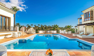 Majestuosa propiedad palaciega en venta casita de invitados independiente y total privacidad rodeada de campos de golf en Benahavis - Marbella 39001 