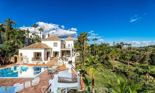 Majestuosa propiedad palaciega en venta casita de invitados independiente y total privacidad rodeada de campos de golf en Benahavis - Marbella 39005 