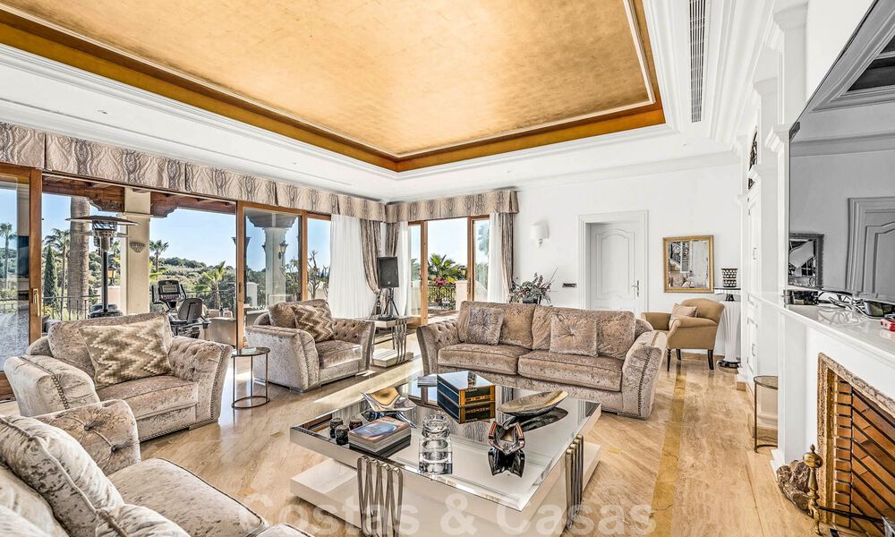 Majestuosa propiedad palaciega en venta casita de invitados independiente y total privacidad rodeada de campos de golf en Benahavis - Marbella 39009