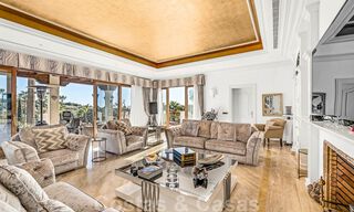 Majestuosa propiedad palaciega en venta casita de invitados independiente y total privacidad rodeada de campos de golf en Benahavis - Marbella 39009 