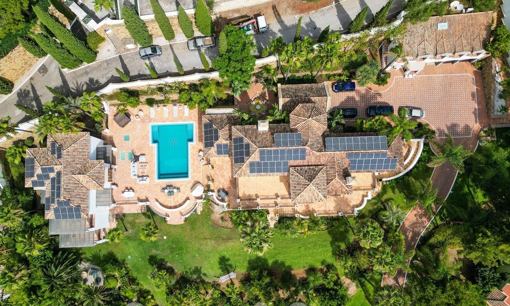 Majestuosa propiedad palaciega en venta casita de invitados independiente y total privacidad rodeada de campos de golf en Benahavis - Marbella 55925