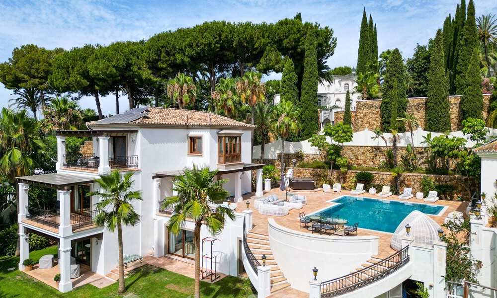 Majestuosa propiedad palaciega en venta casita de invitados independiente y total privacidad rodeada de campos de golf en Benahavis - Marbella 55926