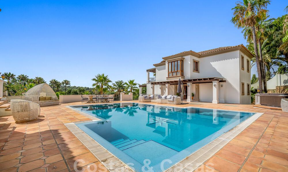 Majestuosa propiedad palaciega en venta casita de invitados independiente y total privacidad rodeada de campos de golf en Benahavis - Marbella 55929