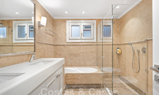 Majestuosa propiedad palaciega en venta casita de invitados independiente y total privacidad rodeada de campos de golf en Benahavis - Marbella 55931 