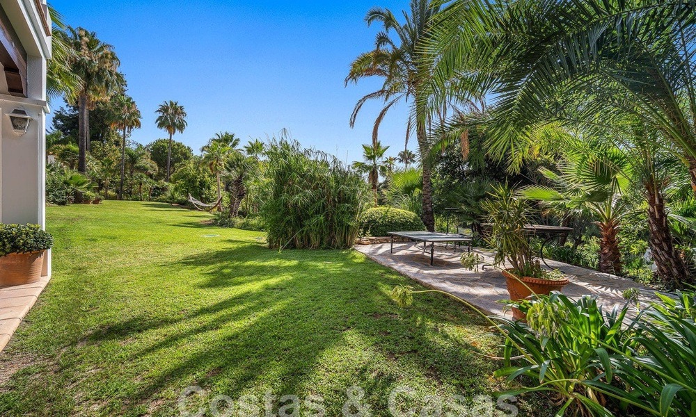 Majestuosa propiedad palaciega en venta casita de invitados independiente y total privacidad rodeada de campos de golf en Benahavis - Marbella 55932