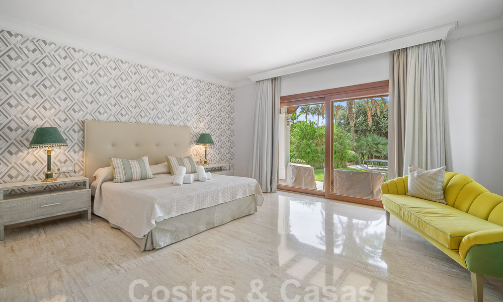 Majestuosa propiedad palaciega en venta casita de invitados independiente y total privacidad rodeada de campos de golf en Benahavis - Marbella 55935