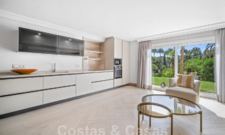 Majestuosa propiedad palaciega en venta casita de invitados independiente y total privacidad rodeada de campos de golf en Benahavis - Marbella 55938 