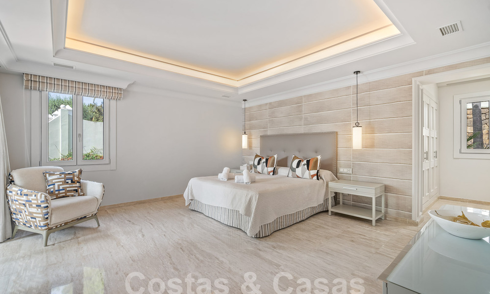 Majestuosa propiedad palaciega en venta casita de invitados independiente y total privacidad rodeada de campos de golf en Benahavis - Marbella 55943
