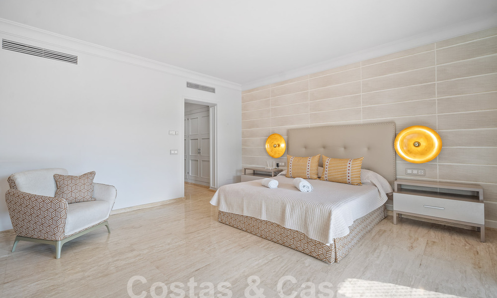 Majestuosa propiedad palaciega en venta casita de invitados independiente y total privacidad rodeada de campos de golf en Benahavis - Marbella 55948