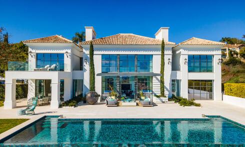 Prestigiosa y contemporánea villa mediterránea en venta, en primera línea de golf en un resort de cinco estrellas en Benahavis - Marbella 39013