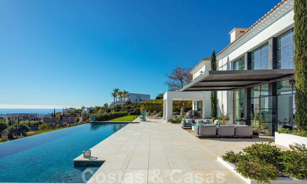 Prestigiosa y contemporánea villa mediterránea en venta, en primera línea de golf en un resort de cinco estrellas en Benahavis - Marbella 39014