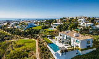 Prestigiosa y contemporánea villa mediterránea en venta, en primera línea de golf en un resort de cinco estrellas en Benahavis - Marbella 39016 