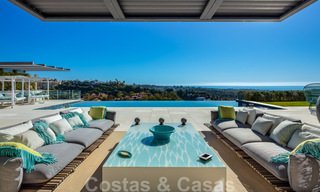 Prestigiosa y contemporánea villa mediterránea en venta, en primera línea de golf en un resort de cinco estrellas en Benahavis - Marbella 39017 