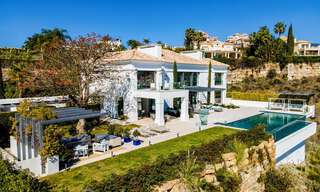 Prestigiosa y contemporánea villa mediterránea en venta, en primera línea de golf en un resort de cinco estrellas en Benahavis - Marbella 39018 
