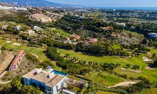 Prestigiosa y contemporánea villa mediterránea en venta, en primera línea de golf en un resort de cinco estrellas en Benahavis - Marbella 39020 