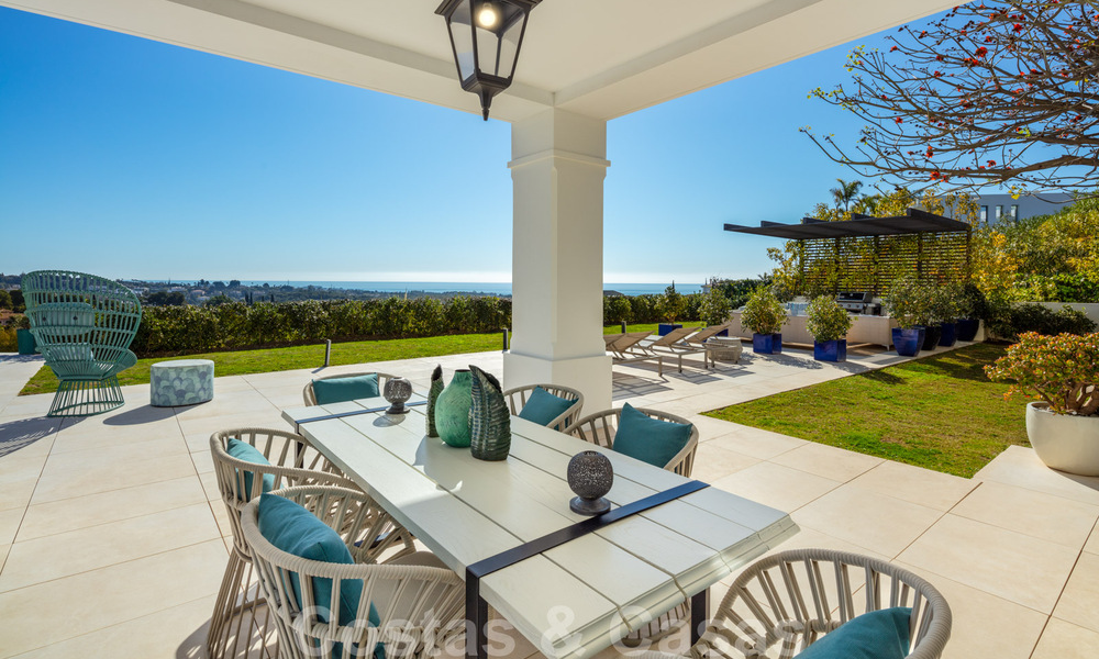 Prestigiosa y contemporánea villa mediterránea en venta, en primera línea de golf en un resort de cinco estrellas en Benahavis - Marbella 39021
