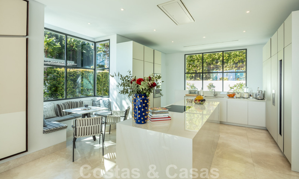 Prestigiosa y contemporánea villa mediterránea en venta, en primera línea de golf en un resort de cinco estrellas en Benahavis - Marbella 39024