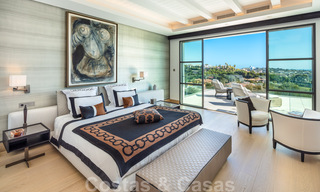 Prestigiosa y contemporánea villa mediterránea en venta, en primera línea de golf en un resort de cinco estrellas en Benahavis - Marbella 39027 