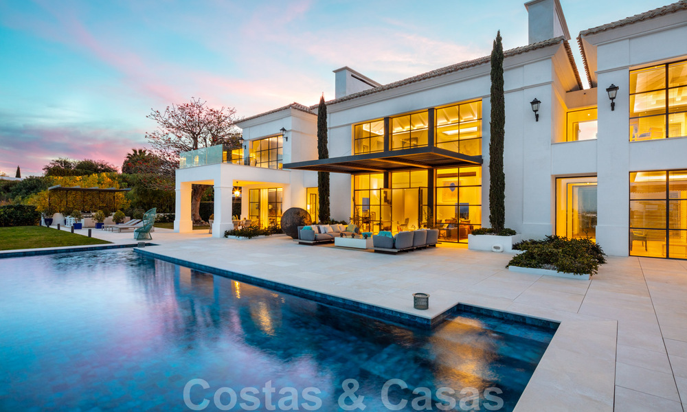 Prestigiosa y contemporánea villa mediterránea en venta, en primera línea de golf en un resort de cinco estrellas en Benahavis - Marbella 39042