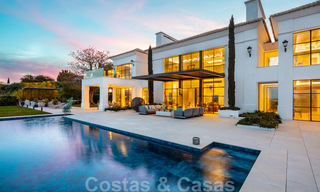 Prestigiosa y contemporánea villa mediterránea en venta, en primera línea de golf en un resort de cinco estrellas en Benahavis - Marbella 39042 