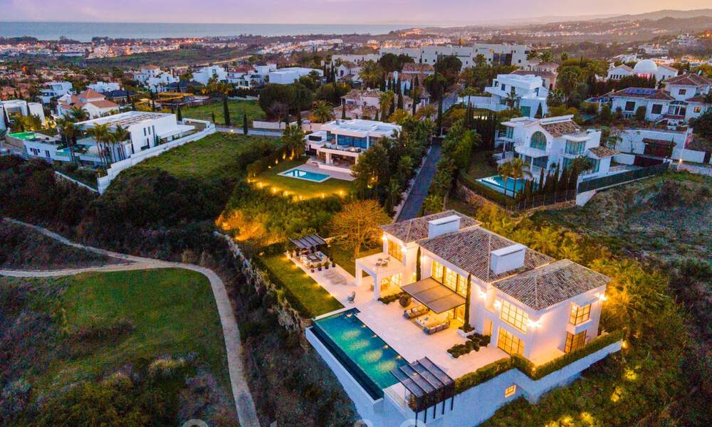 Prestigiosa y contemporánea villa mediterránea en venta, en primera línea de golf en un resort de cinco estrellas en Benahavis - Marbella 39044