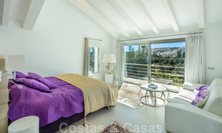 Villa de lujo contemporánea, excelentemente ubicada, en venta en una zona residencial vigilada, en primera línea de golf de Las Brisas en Nueva Andalucía, Marbella 39050 