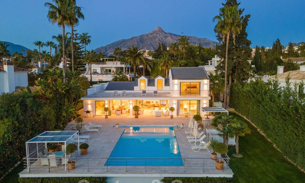 Villa de lujo contemporánea, excelentemente ubicada, en venta en una zona residencial vigilada, en primera línea de golf de Las Brisas en Nueva Andalucía, Marbella 39065