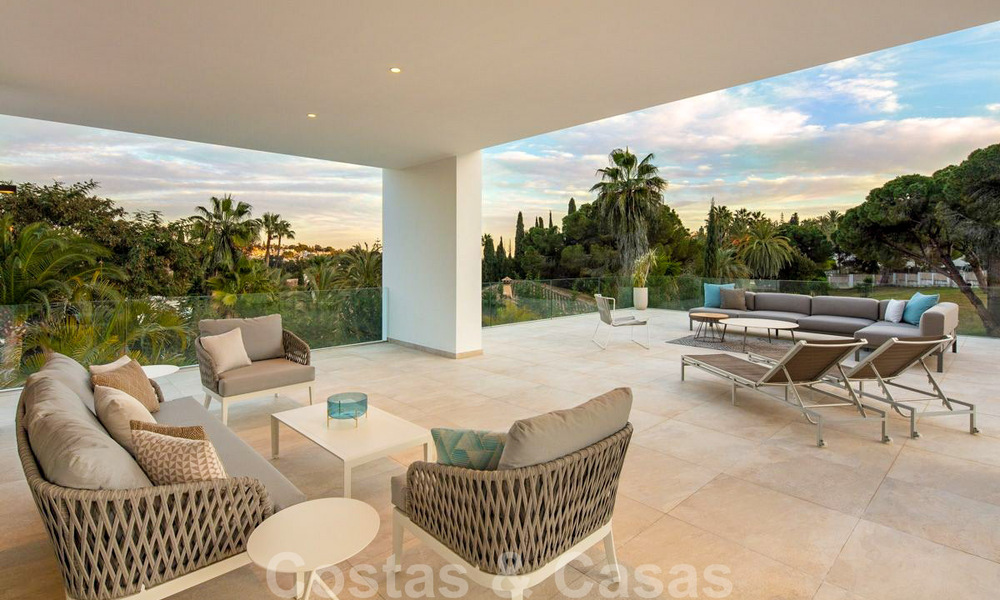 Villa contemporánea y moderna en venta en Nueva Andalucía, Marbella 39071