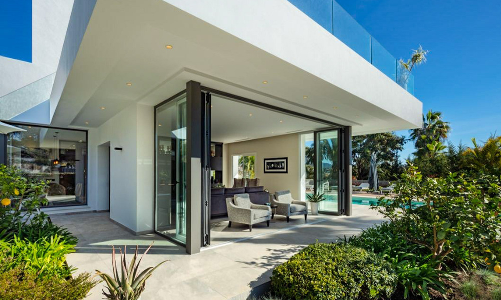 Villa contemporánea y moderna en venta en Nueva Andalucía, Marbella 39074