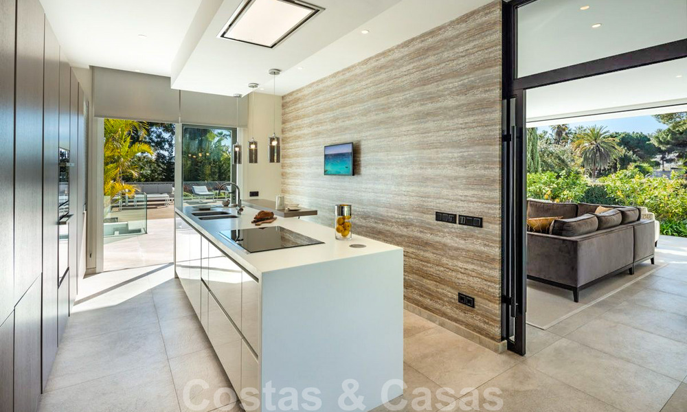 Villa contemporánea y moderna en venta en Nueva Andalucía, Marbella 39077