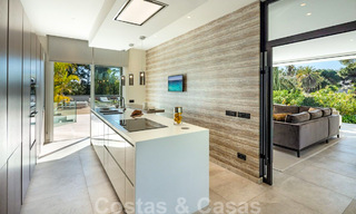 Villa contemporánea y moderna en venta en Nueva Andalucía, Marbella 39077 