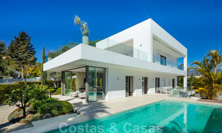 Villa contemporánea y moderna en venta en Nueva Andalucía, Marbella 39080 