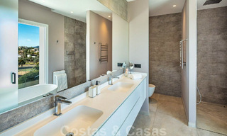 Villa contemporánea y moderna en venta en Nueva Andalucía, Marbella 39085 