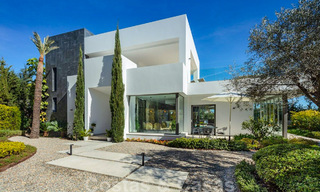 Villa contemporánea y moderna en venta en Nueva Andalucía, Marbella 39090 