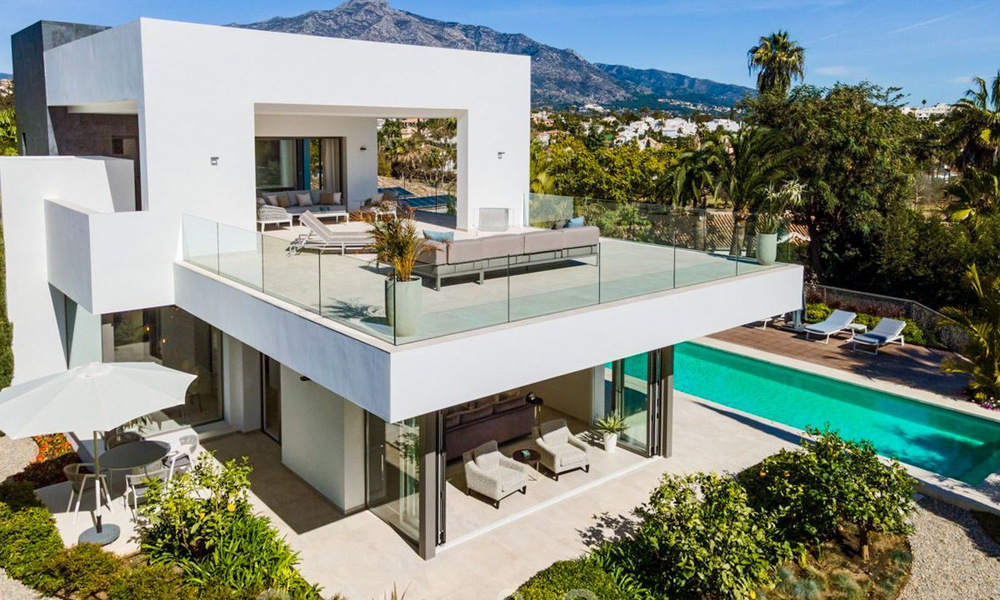 Villa contemporánea y moderna en venta en Nueva Andalucía, Marbella 39093