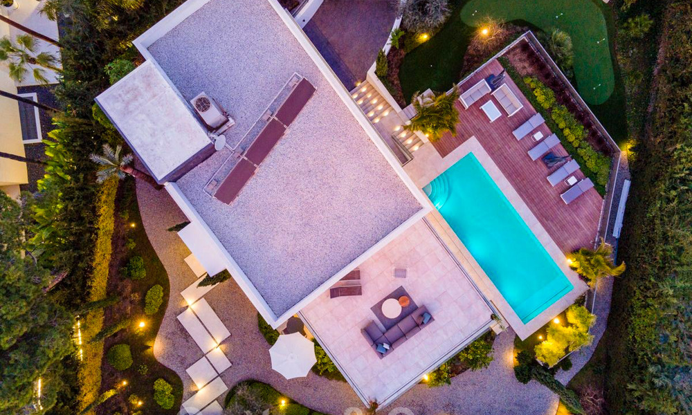 Villa contemporánea y moderna en venta en Nueva Andalucía, Marbella 39095
