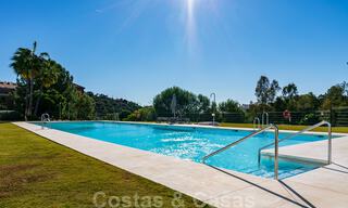 Moderno y contemporáneo ático en venta con vistas panorámicas al valle y al mar en la exclusiva Benahavis - Marbella 39096 