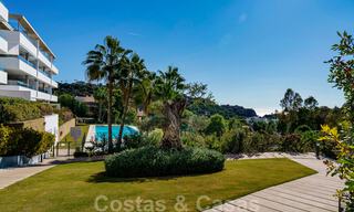 Moderno y contemporáneo ático en venta con vistas panorámicas al valle y al mar en la exclusiva Benahavis - Marbella 39098 