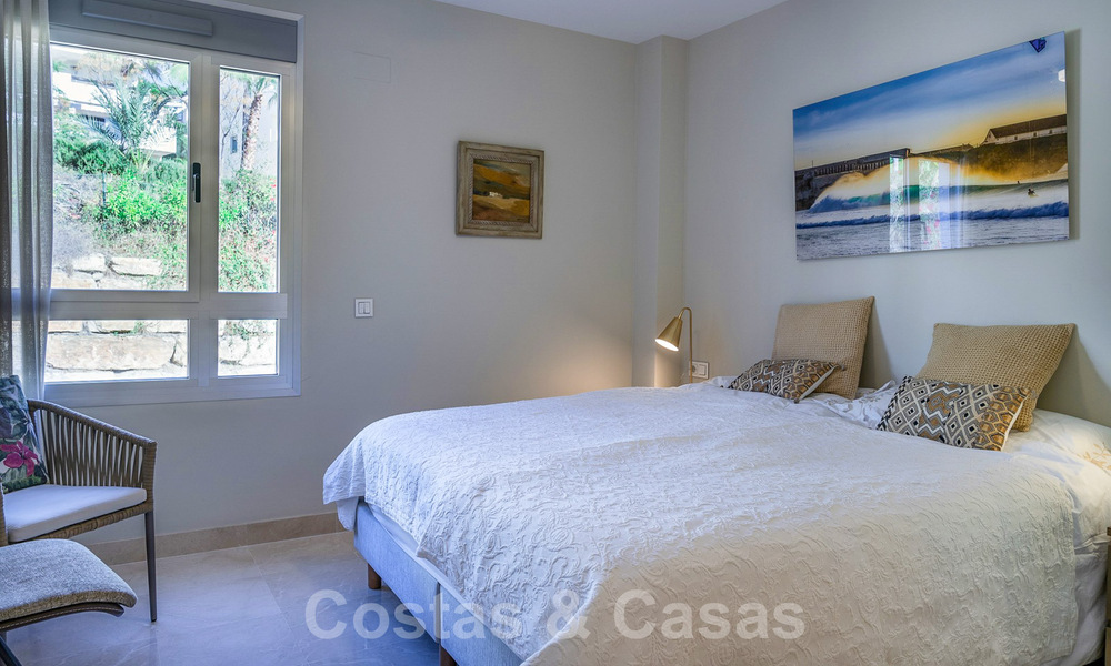 Moderno y contemporáneo ático en venta con vistas panorámicas al valle y al mar en la exclusiva Benahavis - Marbella 39117