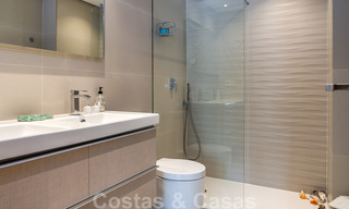 Moderno y contemporáneo ático en venta con vistas panorámicas al valle y al mar en la exclusiva Benahavis - Marbella 39118 