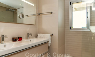 Moderno y contemporáneo ático en venta con vistas panorámicas al valle y al mar en la exclusiva Benahavis - Marbella 39129 