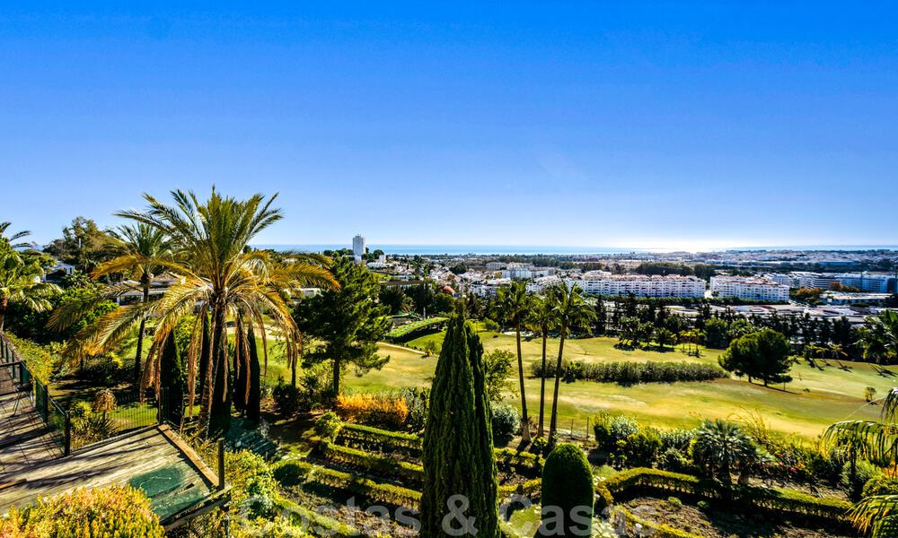 Amplio apartamento en venta con vistas panorámicas al mar en un resort de golf en Nueva Andalucía, Marbella 39143