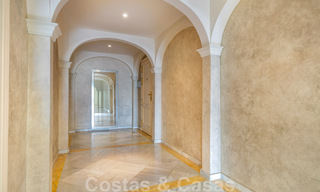 Amplio apartamento en venta con vistas panorámicas al mar en un resort de golf en Nueva Andalucía, Marbella 39157 